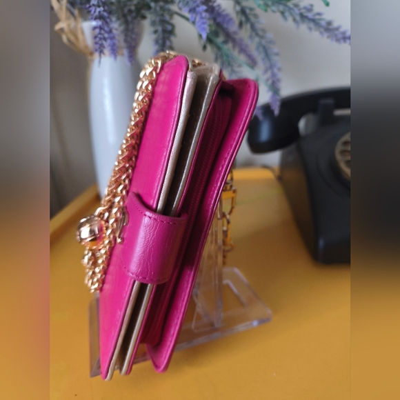 Pink Chanel Camellia Compact WOC In Excellent Condition- Dust Bag And Gold Chain - Picture 2 of 9